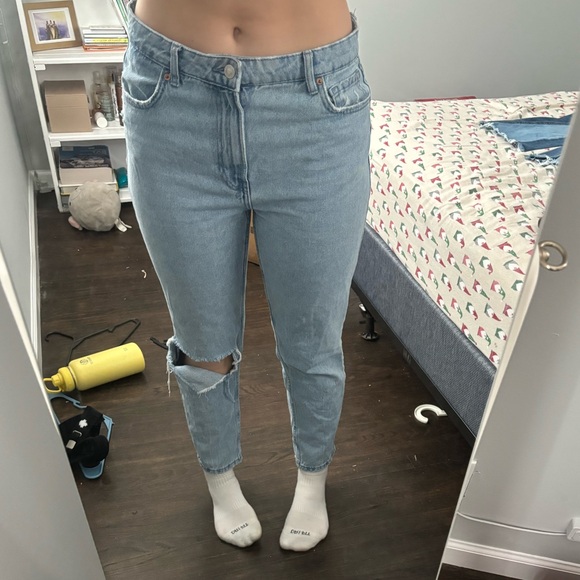 Light blue mom jeans from H&M. - Picture 3 of 5